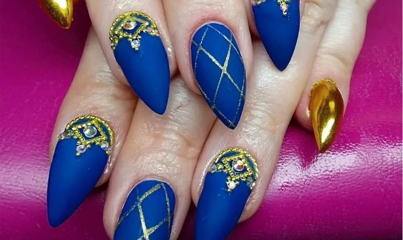 Beautiful Navy Blue and Gold Nail Designs