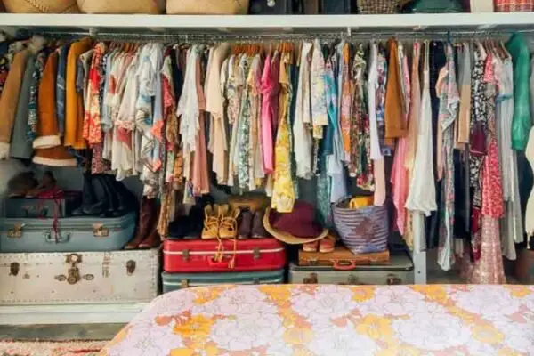 Seasonal Wardrobe Care: Expert Tips for Transitioning and Storing Clothes
