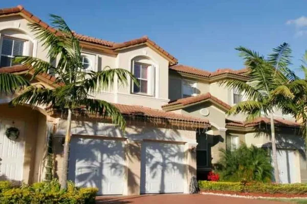 Buying Villas for Investment in Florida: A Smart Move for Investors