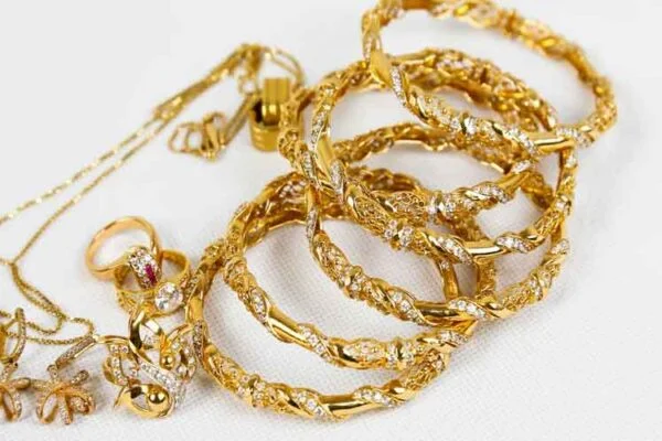 How to Make a Fashion Statement with Gold Jewelry