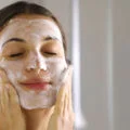 Mastering-the-Art-of-Effective-Face-Cleansing