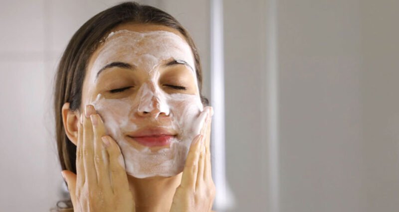 Mastering the Art of Effective Face Cleansing
