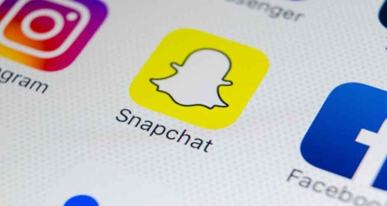 Why use Snapchat instead of texts for seamless communication?