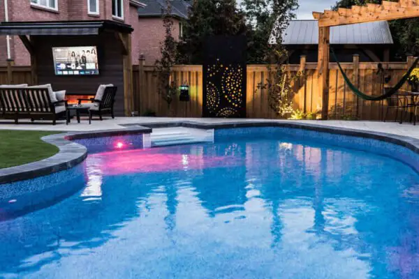 What Factors Should I Consider When Looking for Pool Installation Services in Toronto?