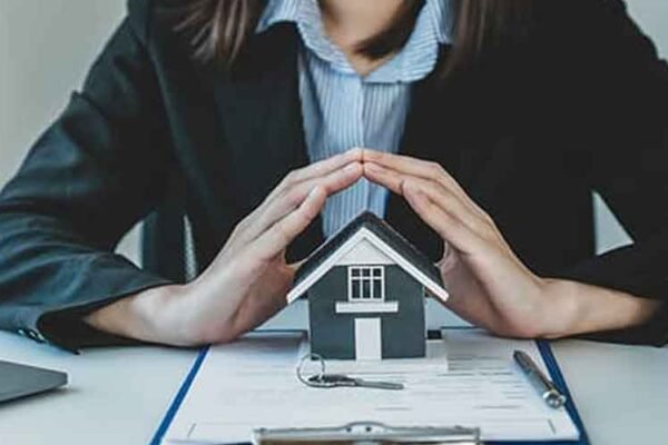 8 Ways a Real Estate Attorney in Phoenix Can Save You Money