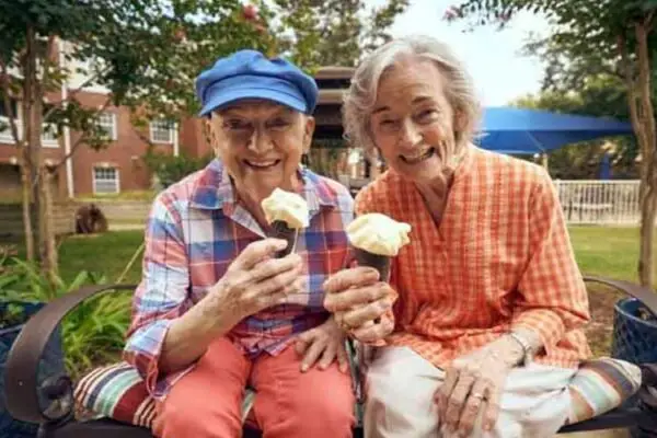 5 Ways Living Communities Help Reduce Social Isolation in Senior Citizens