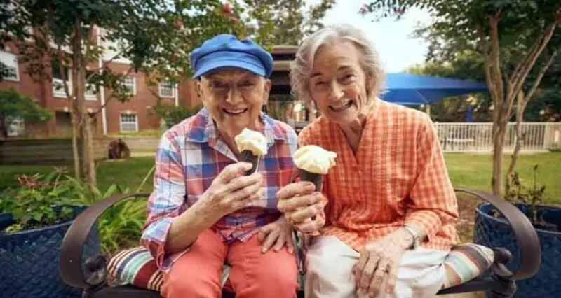 5 Ways Living Communities Help Reduce Social Isolation in Senior Citizens