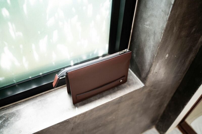 How to Choose a Clutch Purse for Ladies: Style and Size Guide