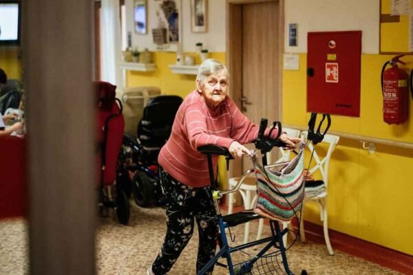 Early Signs Of Dementia And How To Treat It